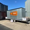 Aanhanger met opslagcontainer – zelf ophalen bij Eenvoudig Mobiel Opslaan Aanhanger met opslagcontainer en oprijplaten – aanhanger huren bij Eenvoudig Mobiel Opslaan
