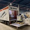 Bakwagen met open laadklep – ook geschikt voor zakelijke opslag en transport Bakwagen met laadklep open in bedrijfshal – zakelijk transport en opslag bij Eenvoudig Mobiel Opslaan